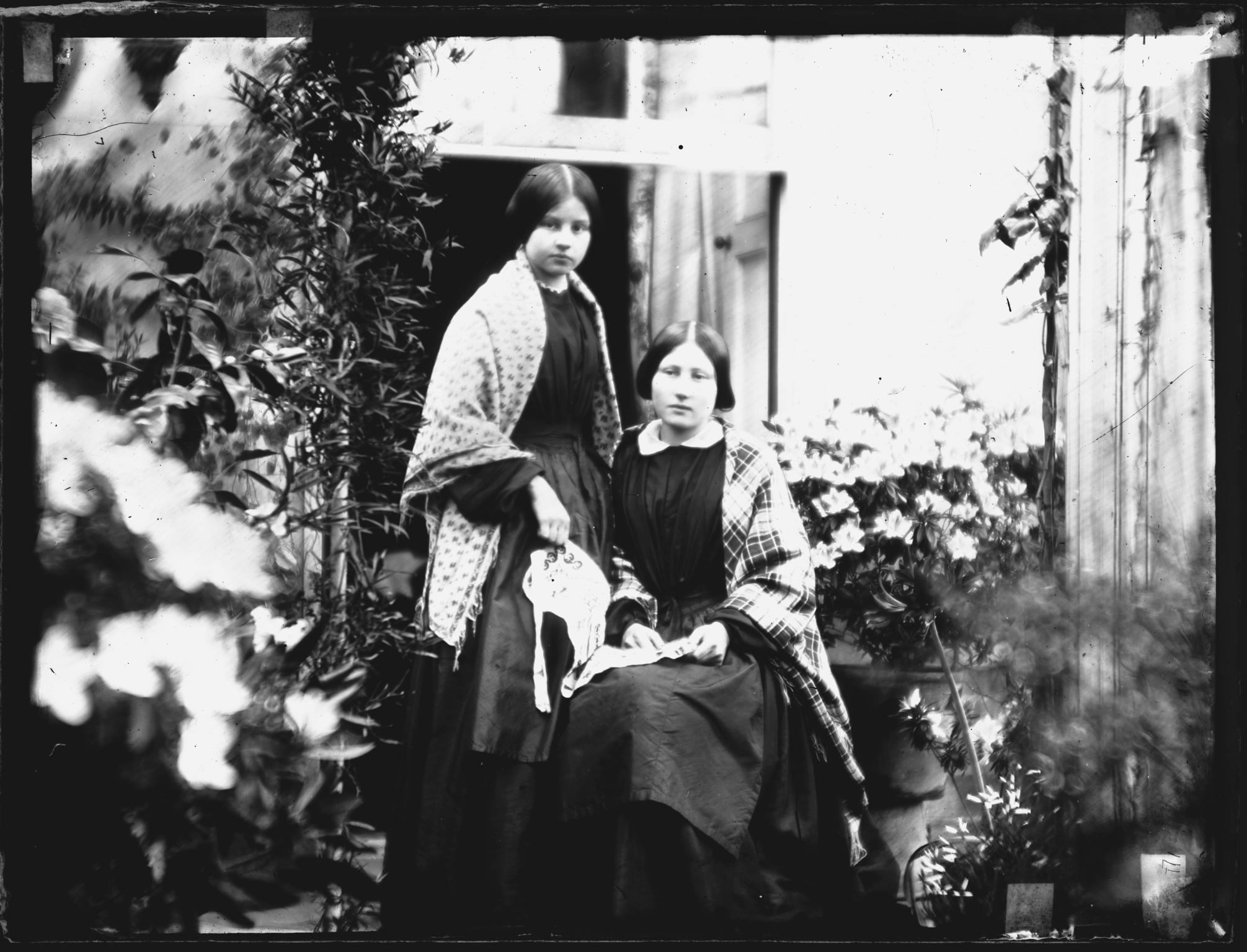 Thereza and Emma Llewelyn, glass negative