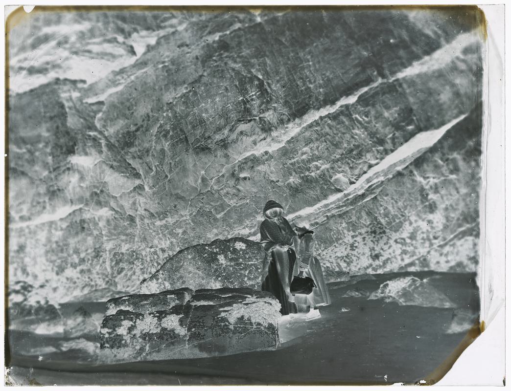 Thereza & Elinor 1853 (glass negative)