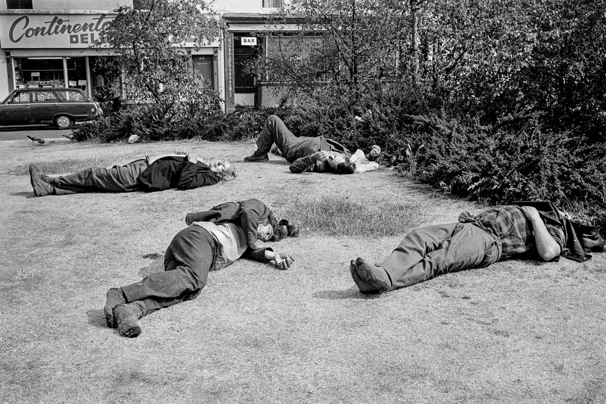 GB. WALES. Cardiff. Sleeping it off. Down and out in Cardiff. 1975
