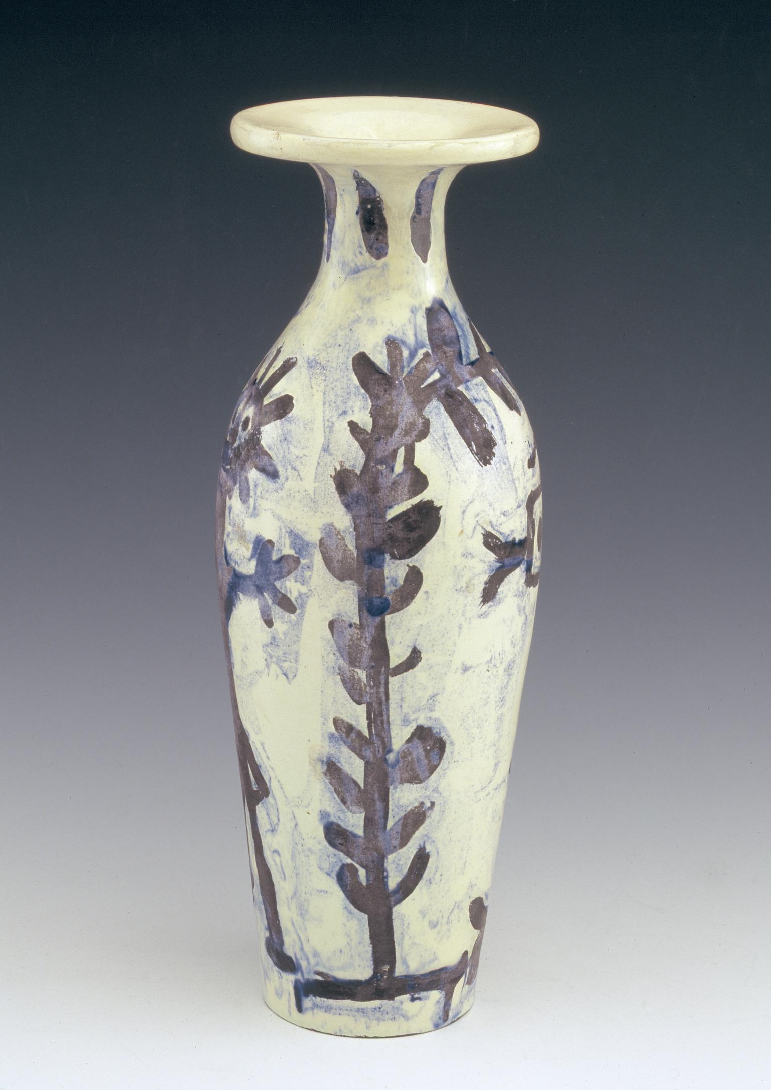 Vase: tête de femme et personnage
