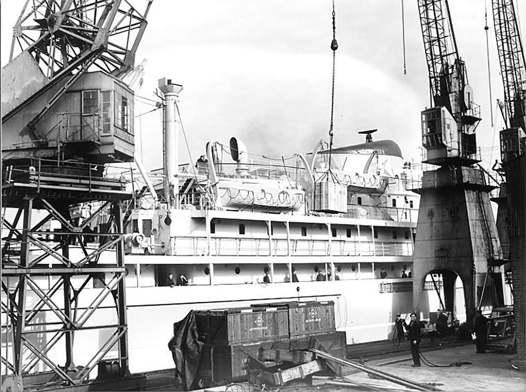 Loading cargo aboard mv ST. ESSYLT. 1950
