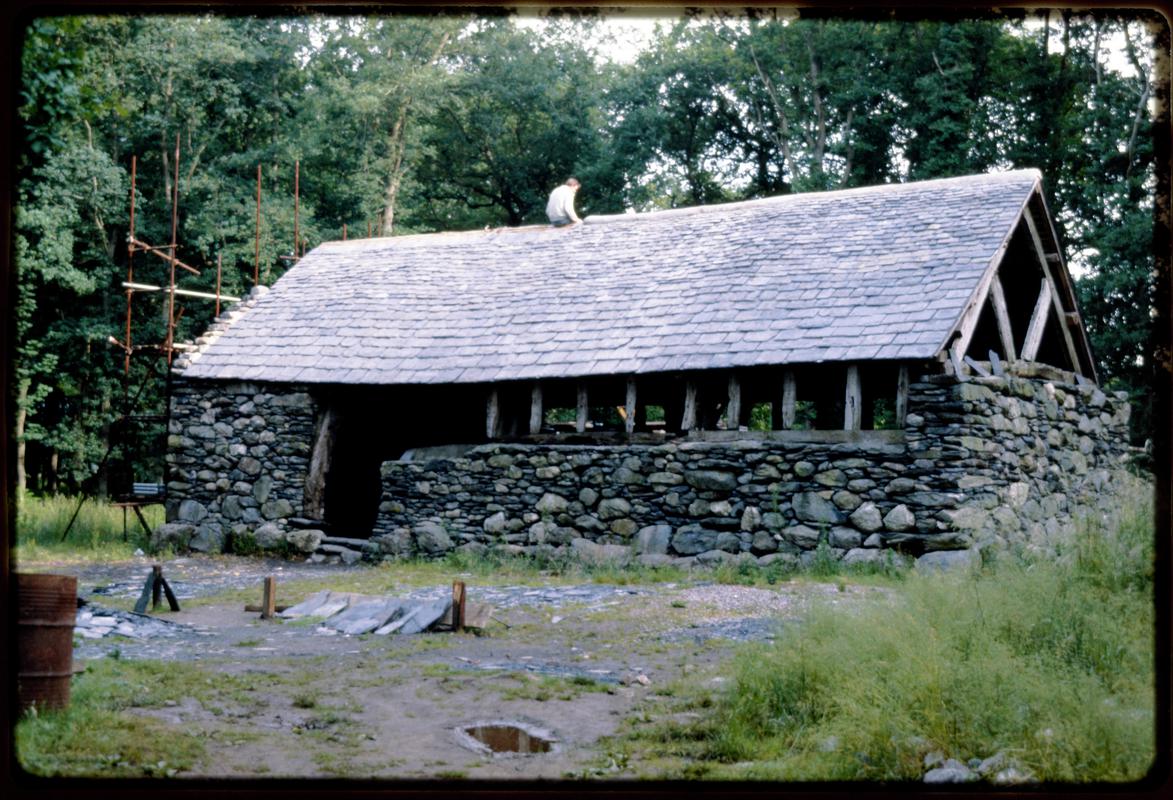 Rebuilding Hendre Wen barn, 1977