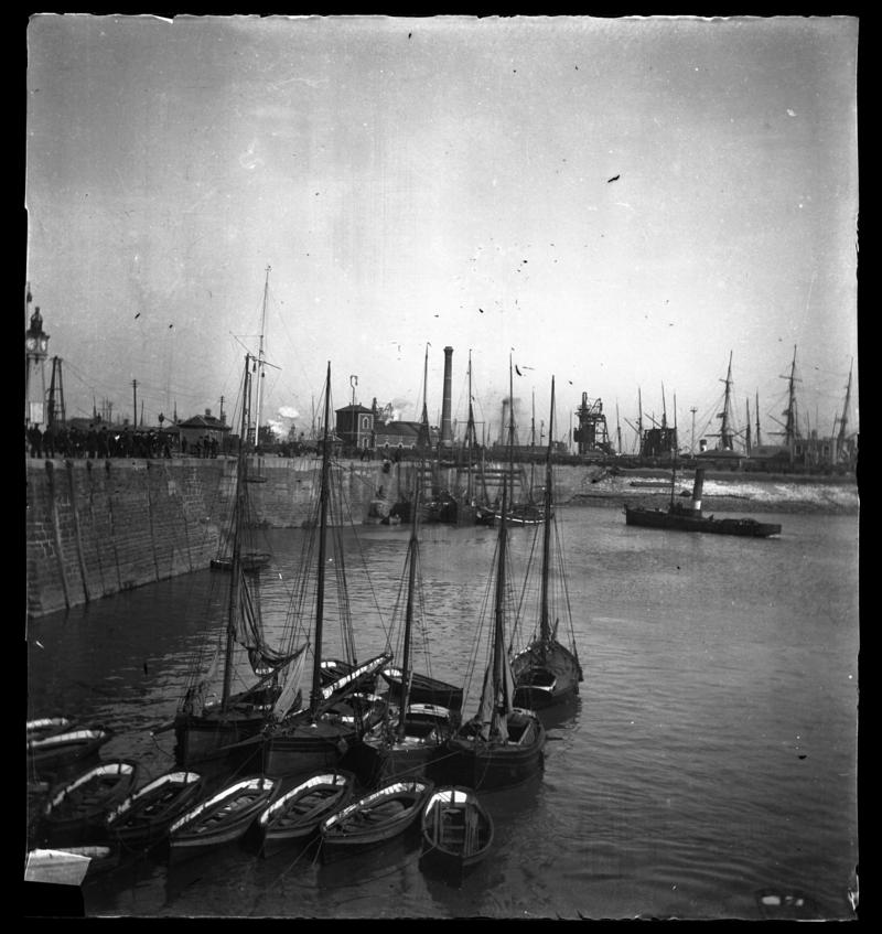 Pilot cutters and watermen&#039;s boats, moored off the pierhead, Cardiff