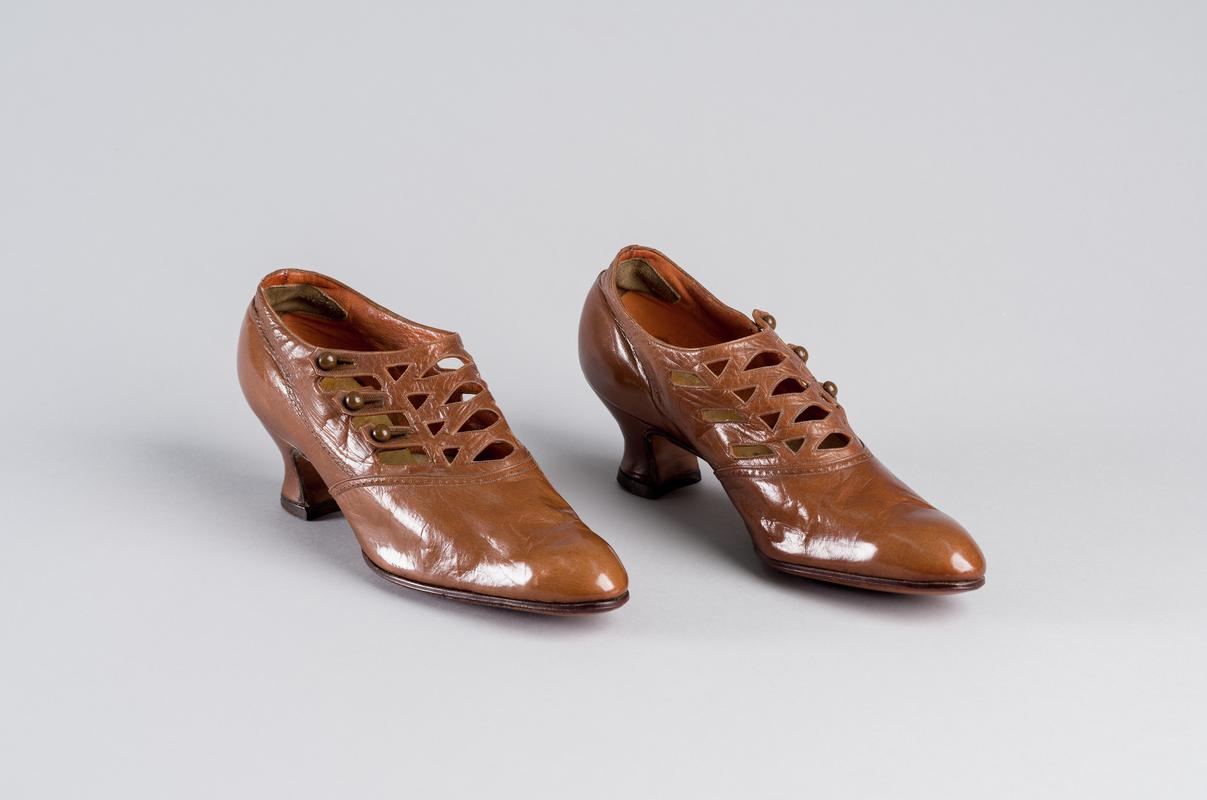 Woman&#039;s brown leather shoes