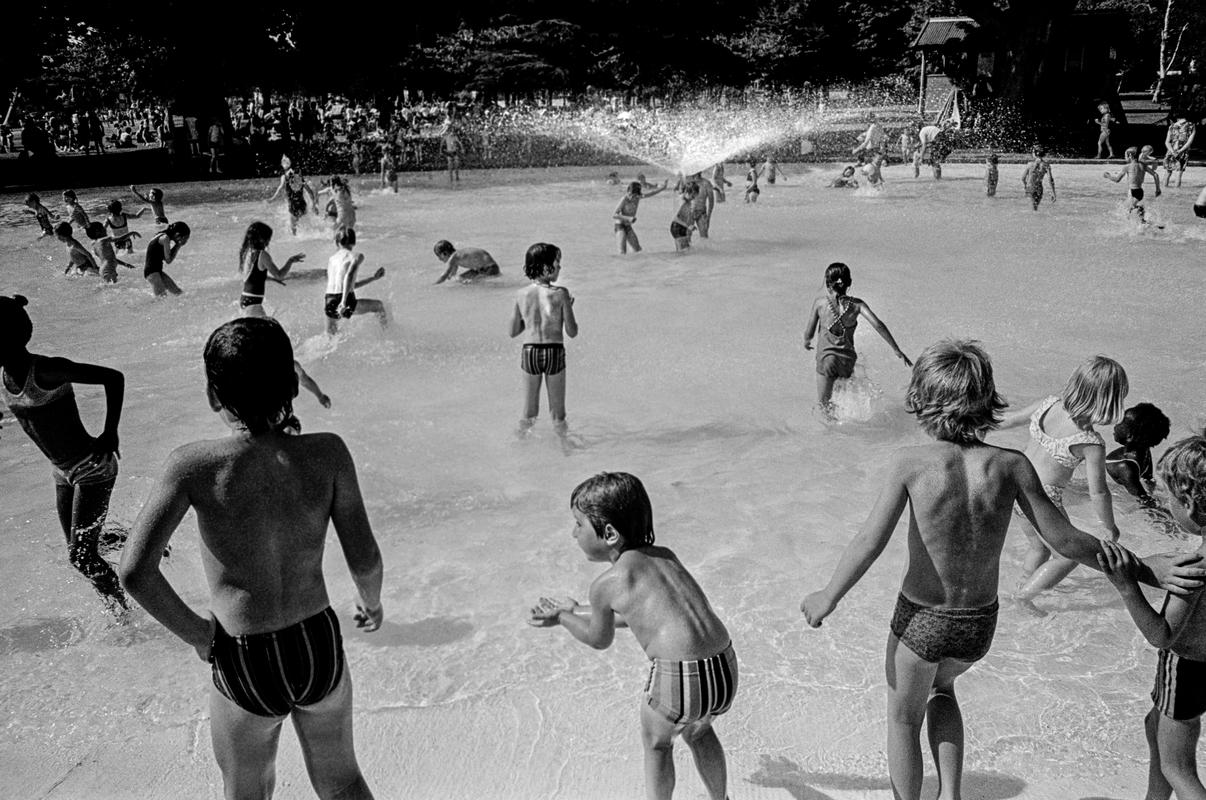 GB. WALES. Cardiff. Summer heat in Victoria Park. 1975.