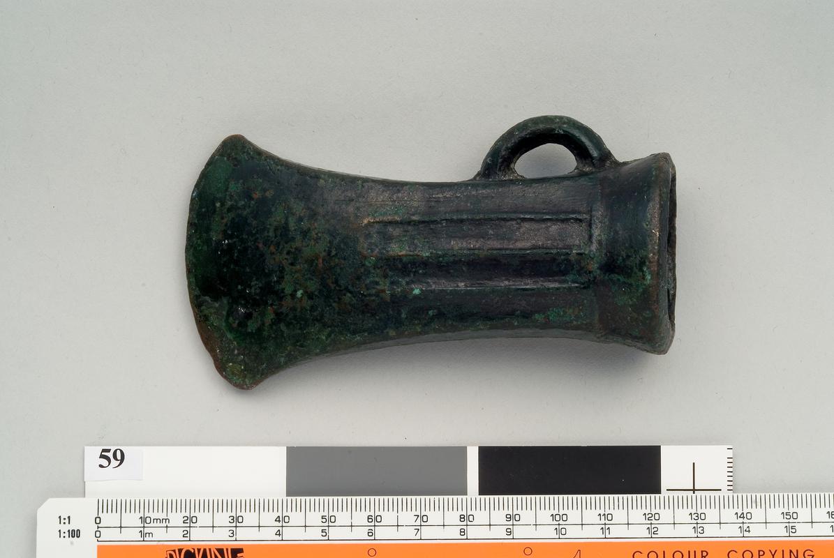 ribbed socketed axe (bronze)