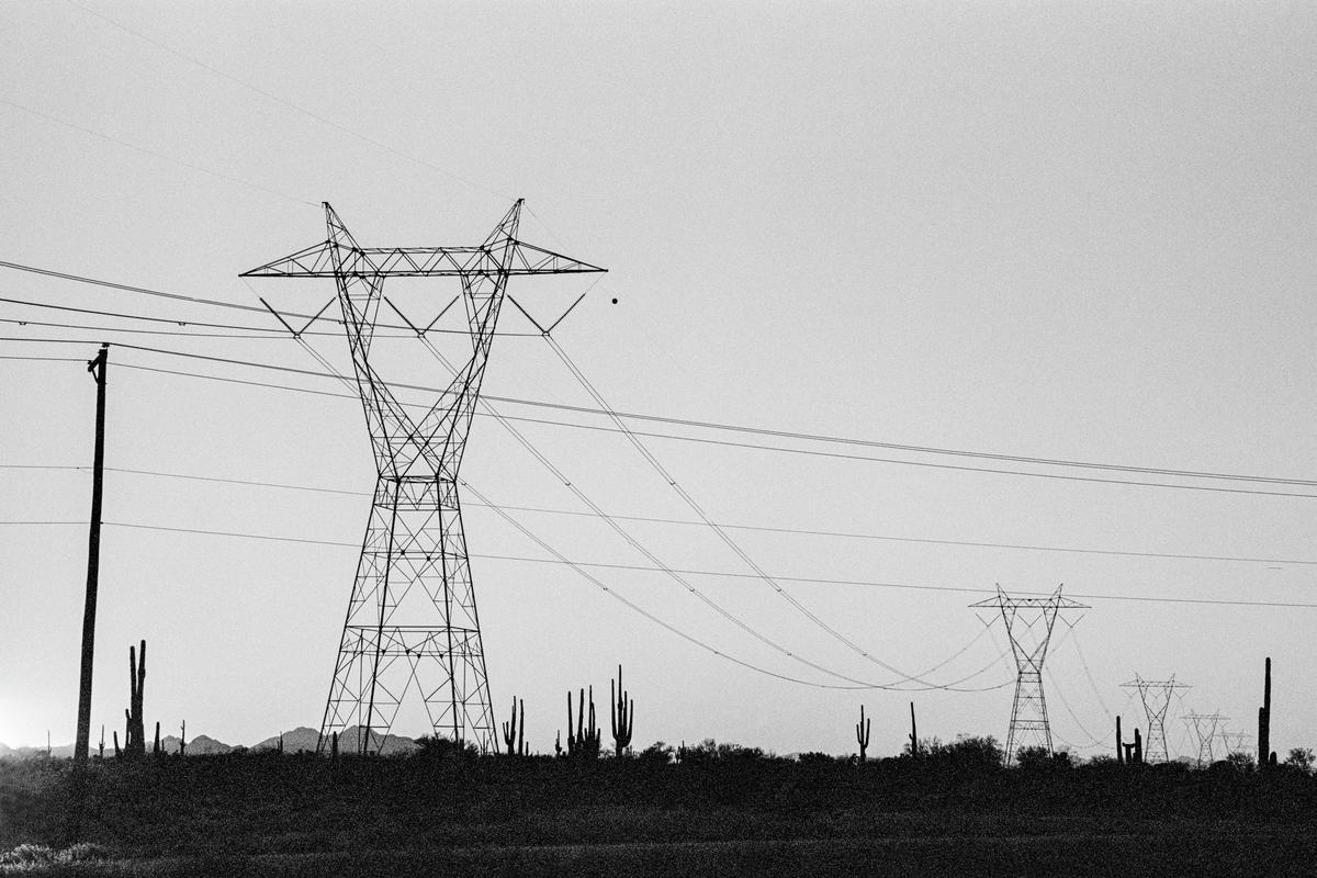 USA. ARIZONA. Route 60 East of Phoenix. Electric pylons and Saguaros cactus peculiar to Arizona. 1997.
