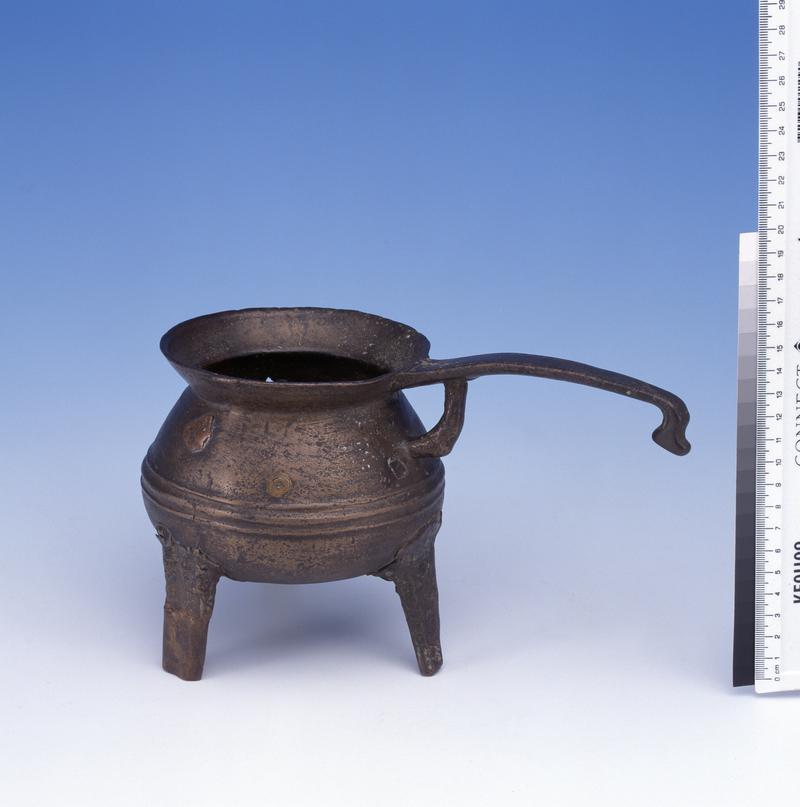 Medieval copper alloy tripod pipkin