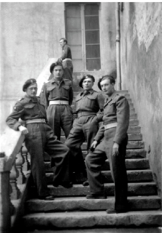 4 soldiers stood on steps