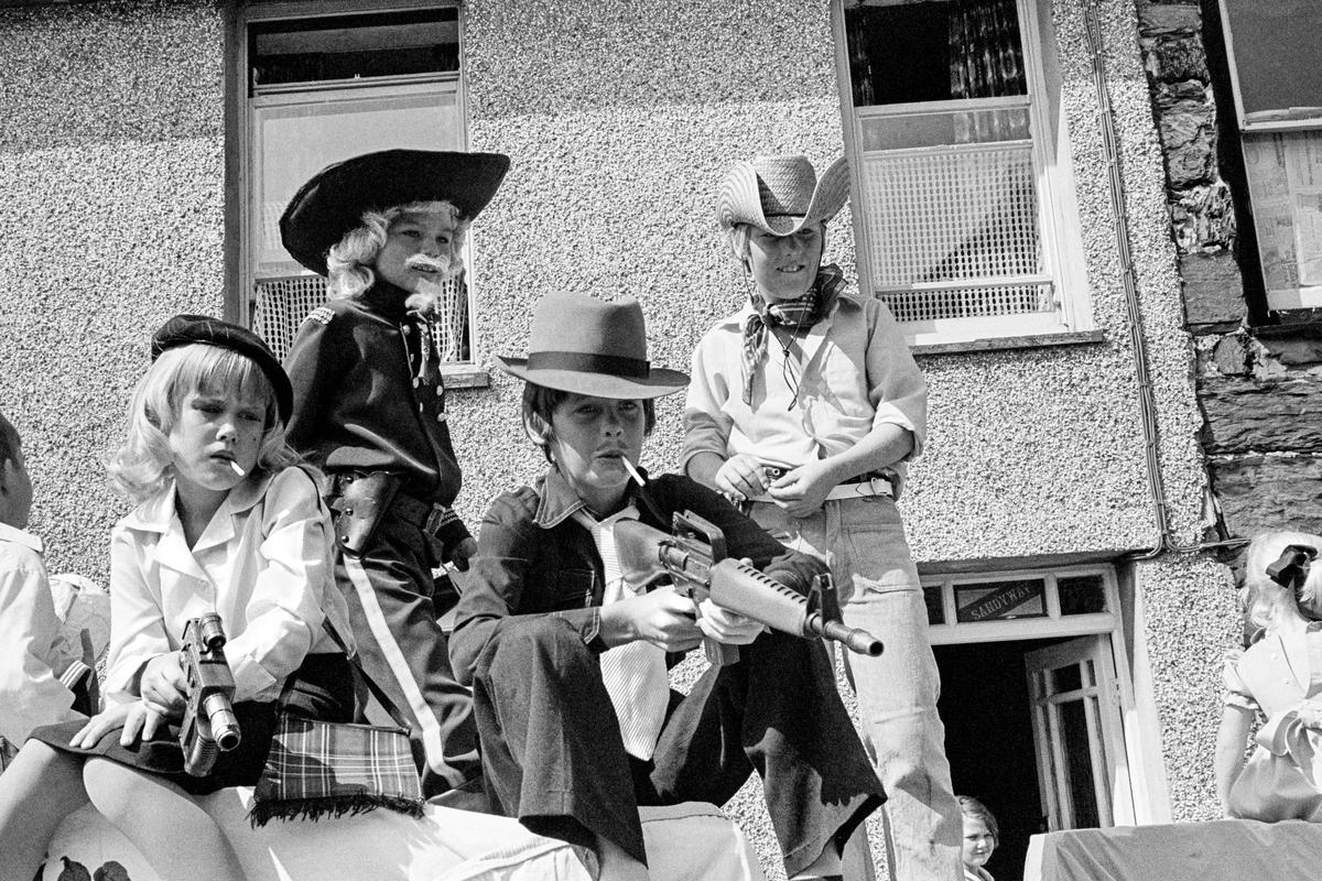 GB. WALES. Portmadoc. Carnival. Gangsters and Molls. 1965