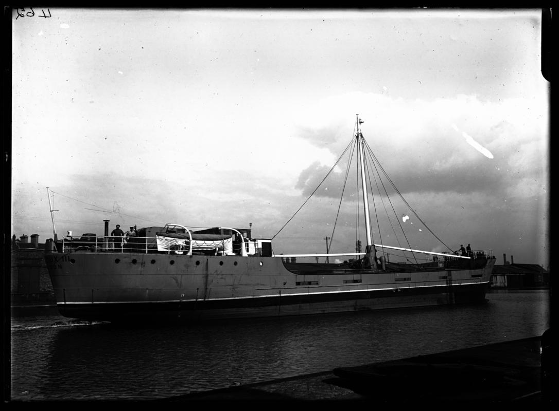 M.V. CAMROUX III glass negative