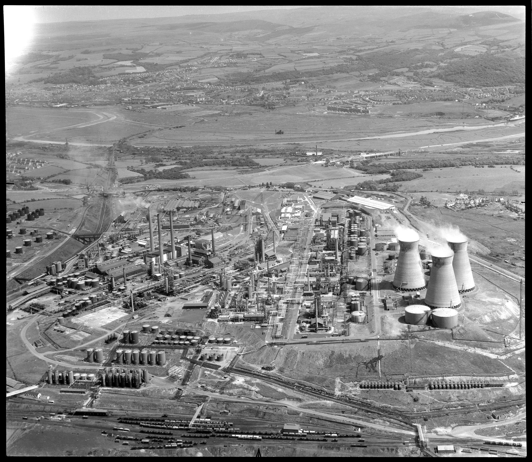 Llandarcy oil refinery, negative