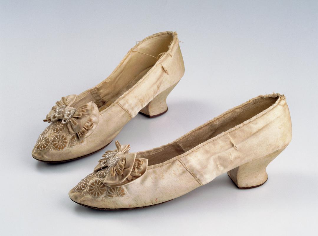 19th Century women&#039;s satin shoes