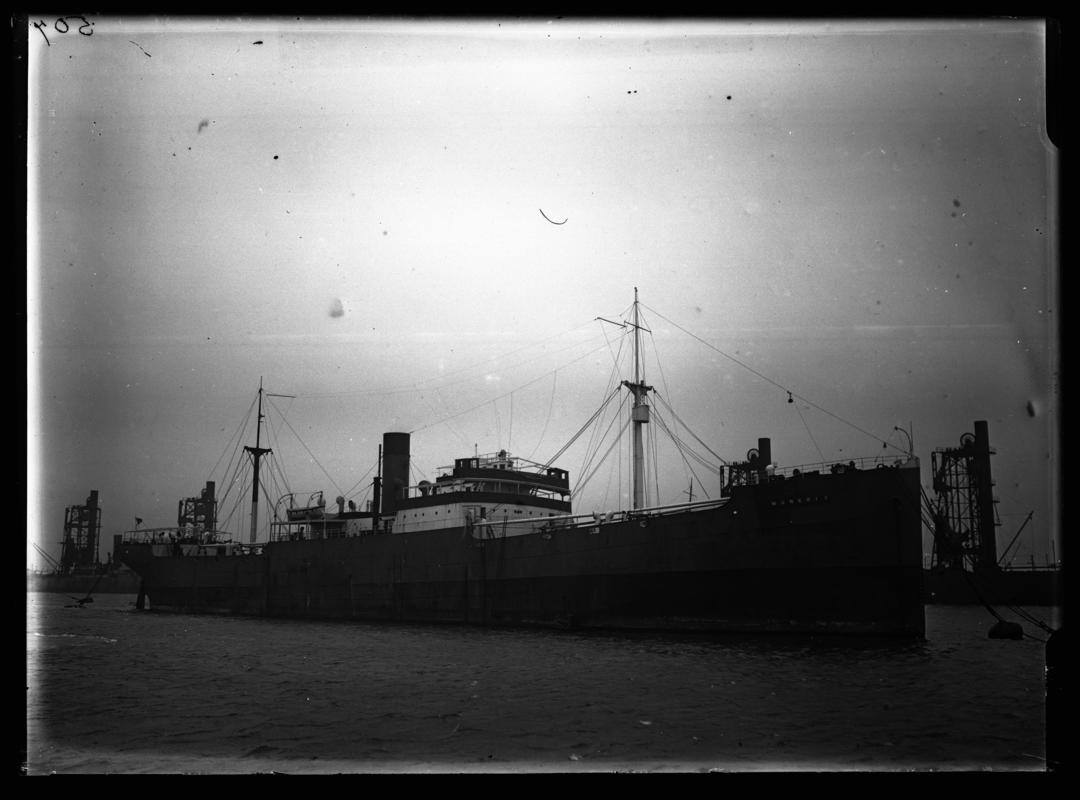3/4 starboard bow view of S.S. MUNERIC at Cardiff Docks, c.1936