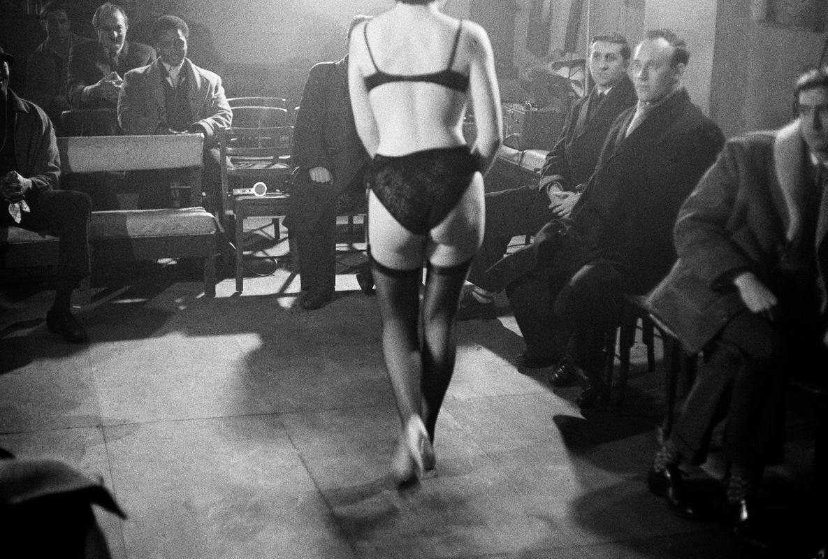 GB. ENGLAND. London. Soho. Possibly the first official strip club in London. Old Crompton Street. 1963. (Image 2/5)
