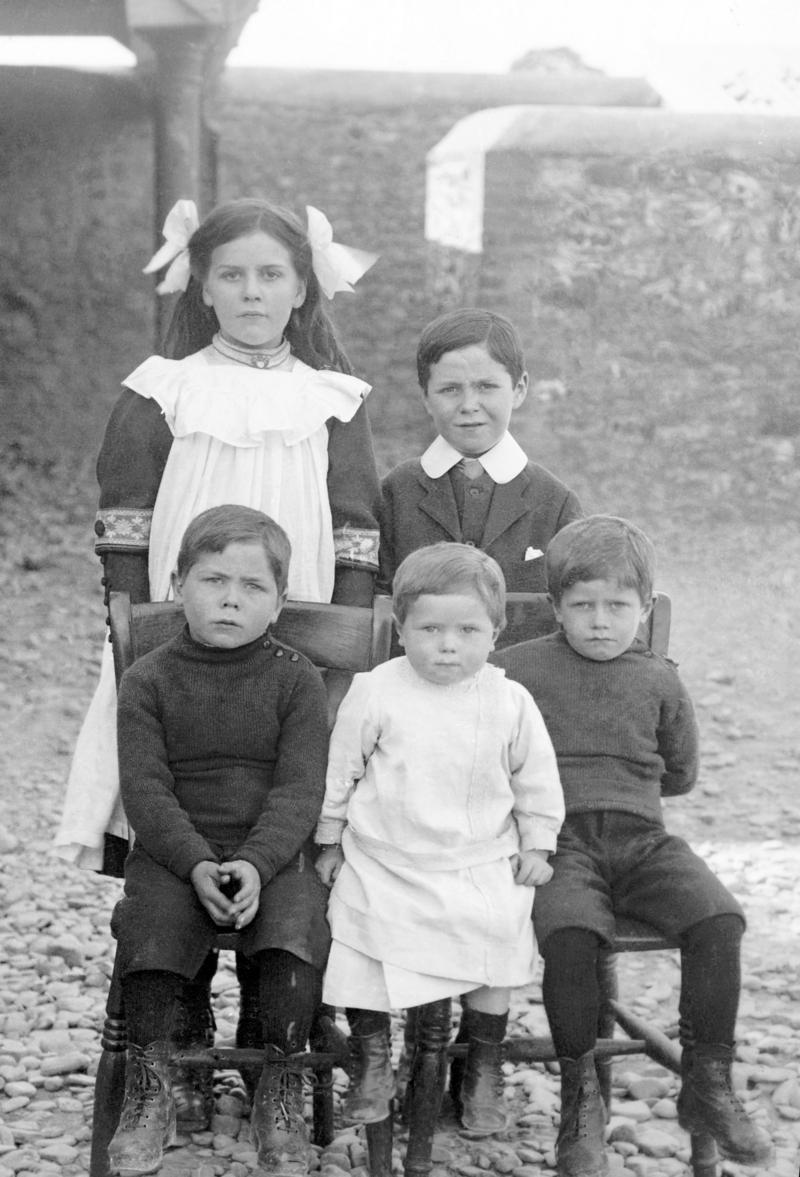 Example of children&#039;s dress from the Edwardian period