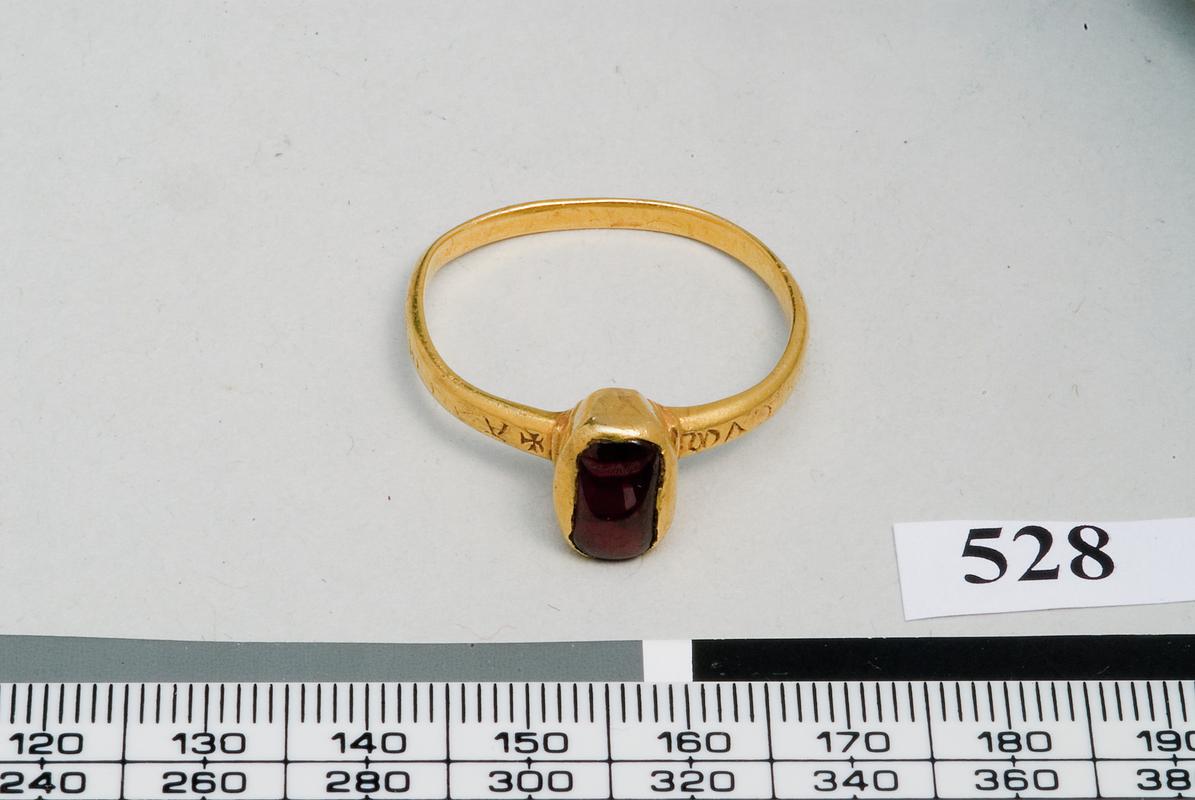 gold finger ring with garnet