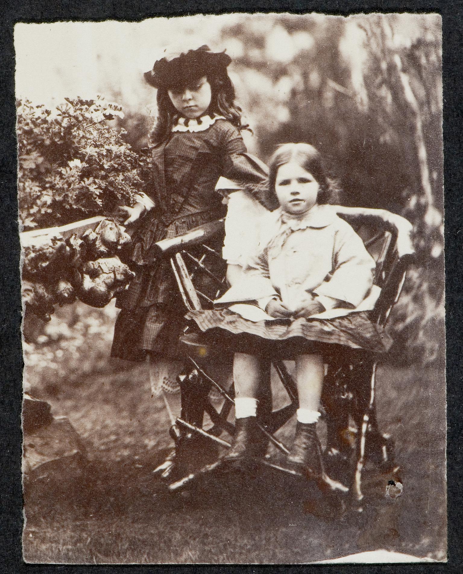 Minnie and other child, photograph