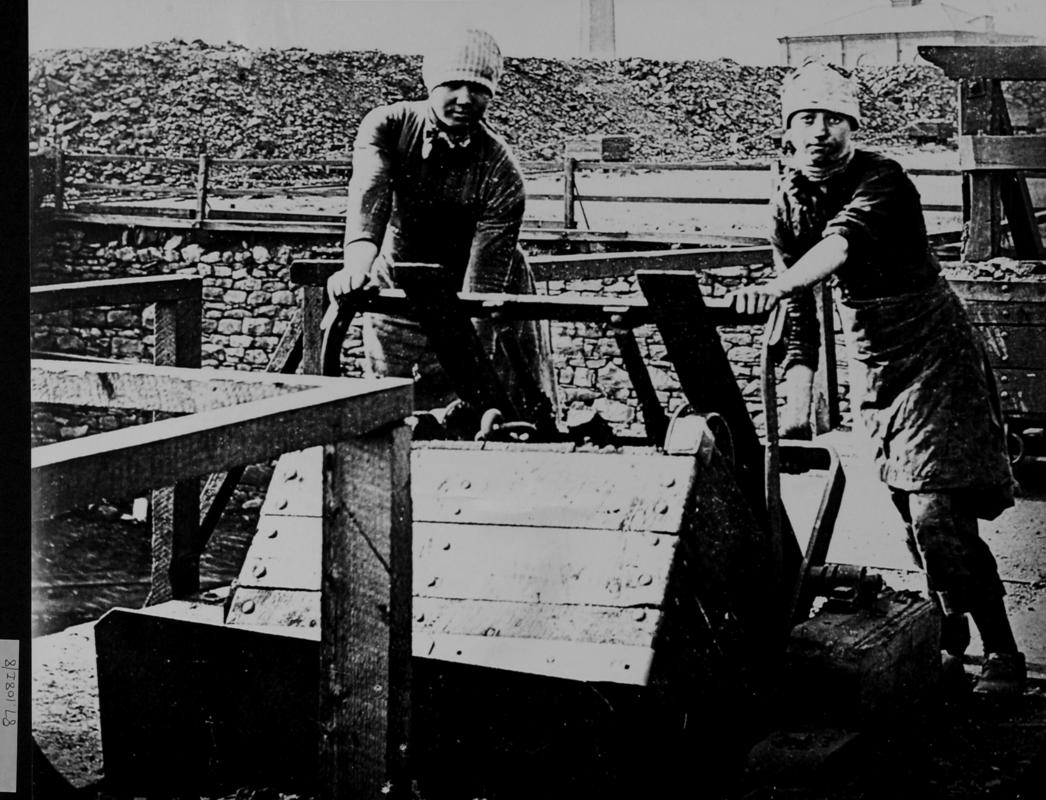 girls tipping tubs on colliery surface