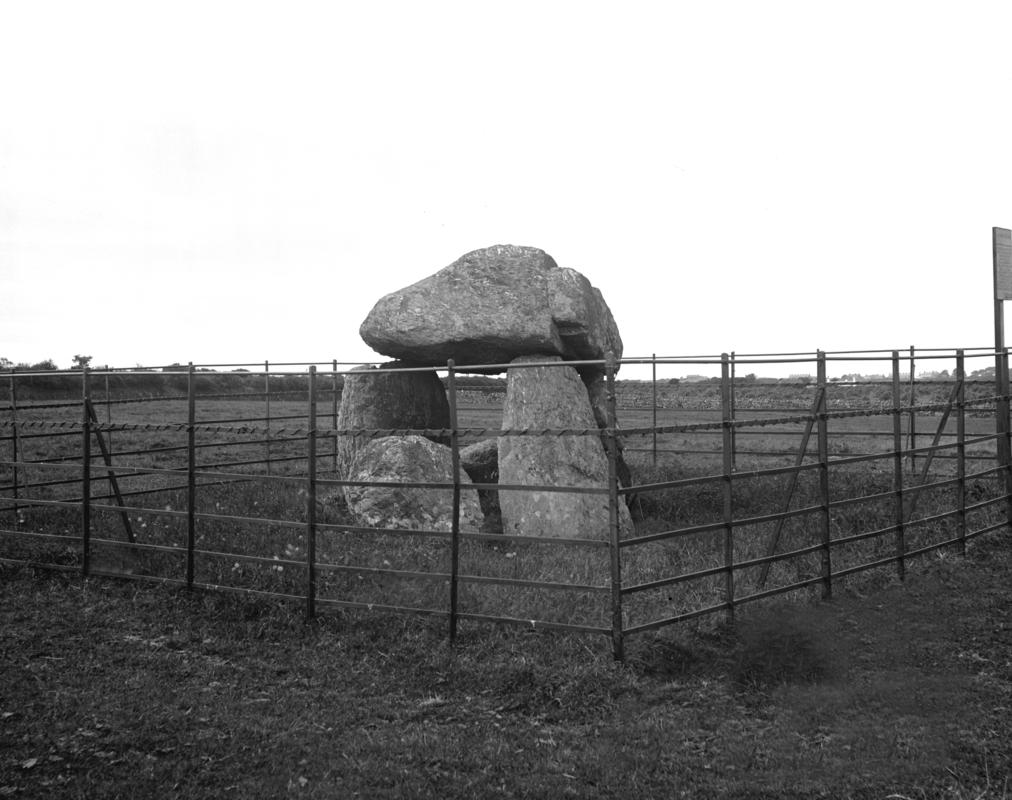 Bodowyr chambered tomb