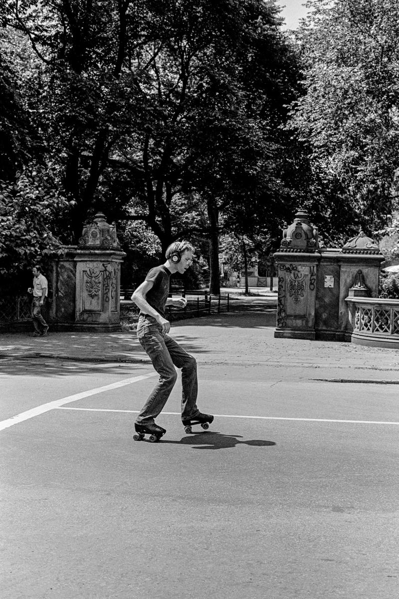 USA. NEW YORK. Roller skating to music in the centre of New York. 1980.