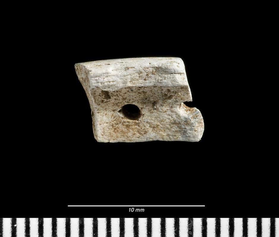 Early Bronze Age bone dagger pommel