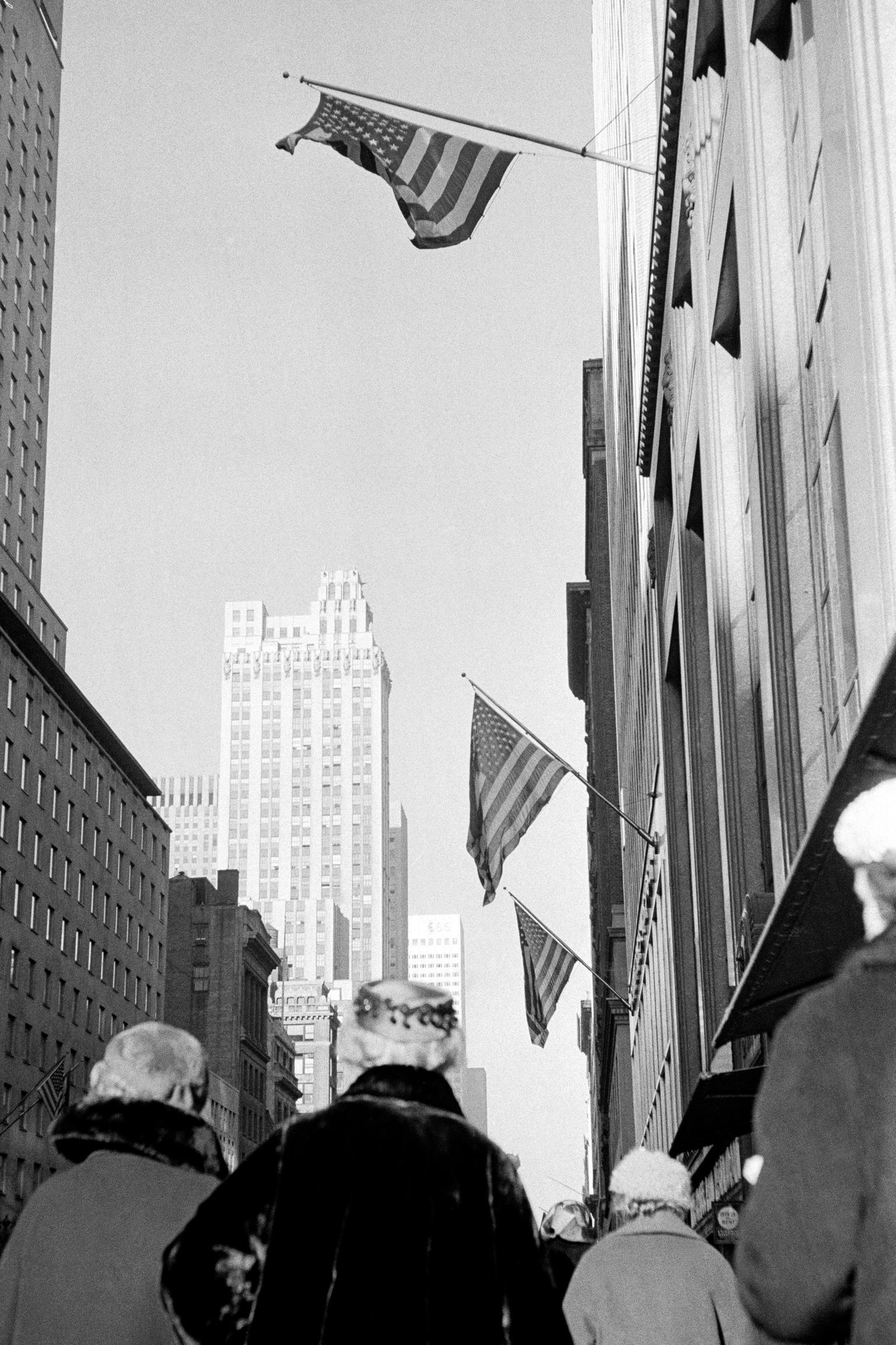 New Yorkers and the American flag. Fifth Avenue. Manhattan, New York USA