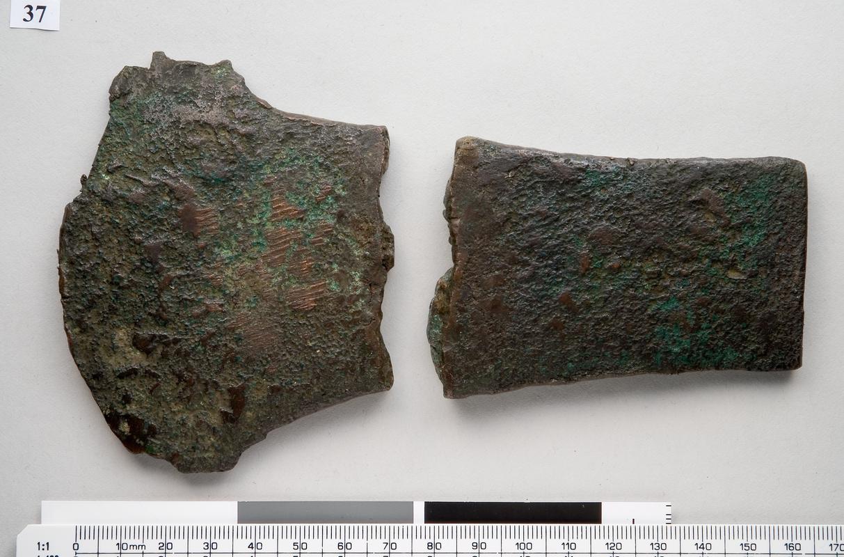 flat axe (copper) 2 frags.