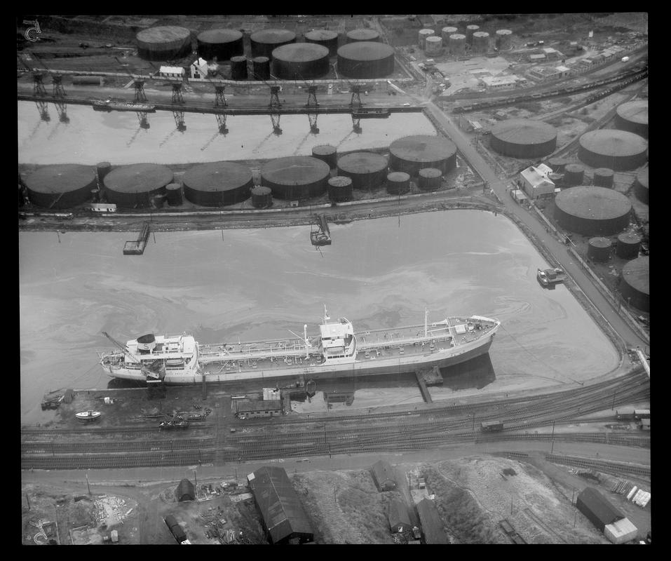 Barry Docks, negative