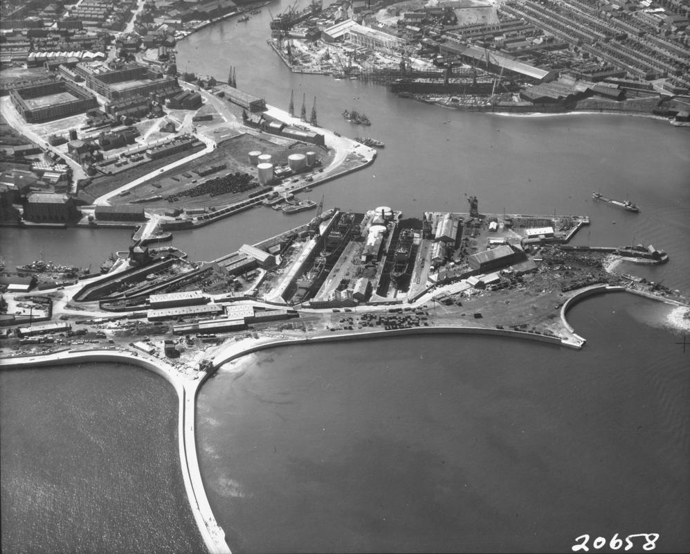 Sunderland, Greenwell&#039;s Dry Dock, part of River Wear Commissioner&#039;s Dock Estate and J.L. Thompson&#039;s Shipyard