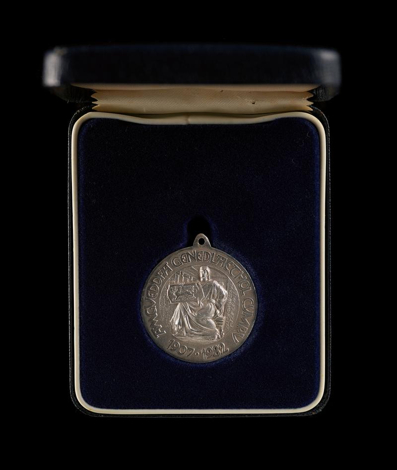 Amgueddfa Cymru medal and Box