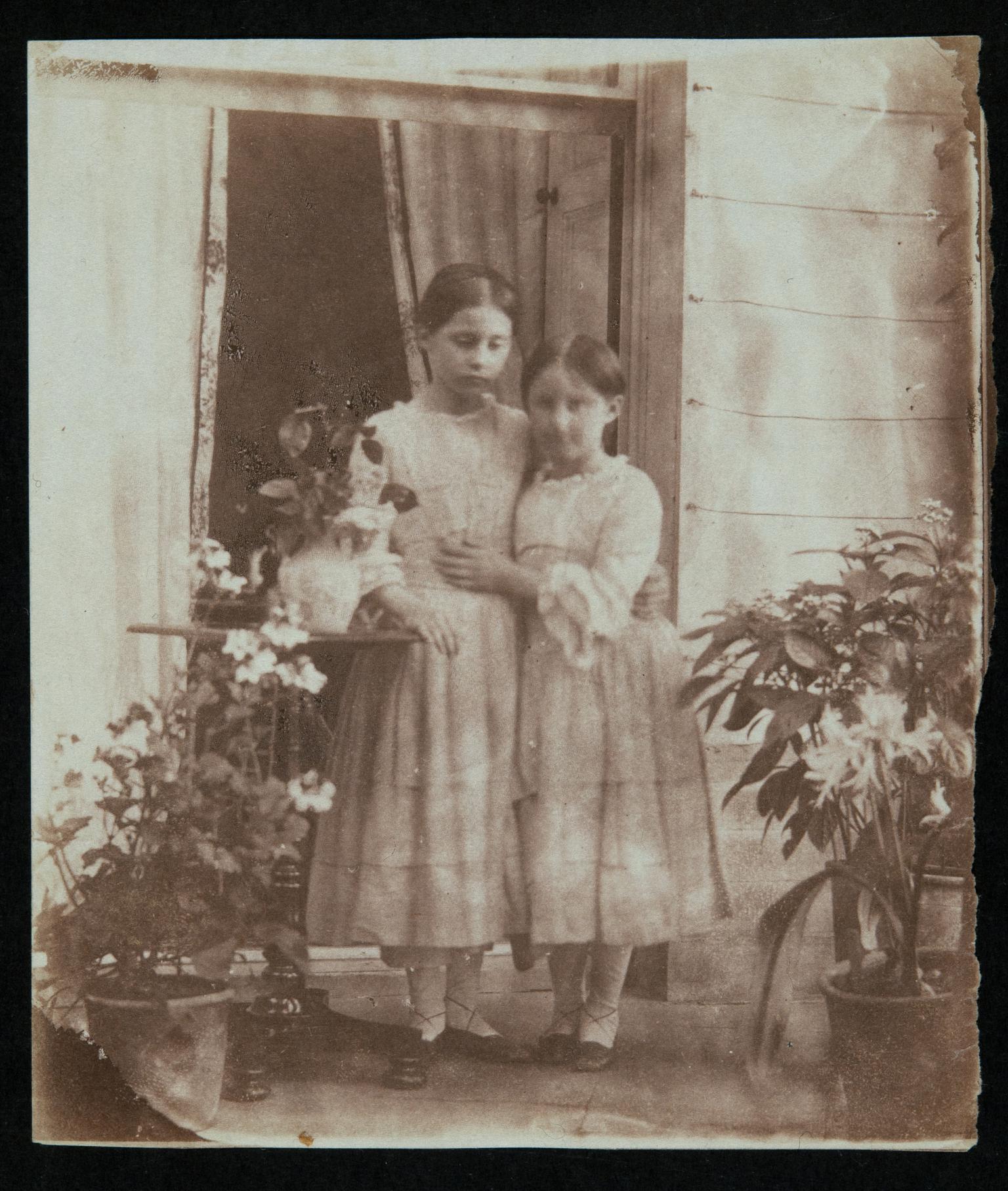 Elinor and Lucy Llewelyn, photograph