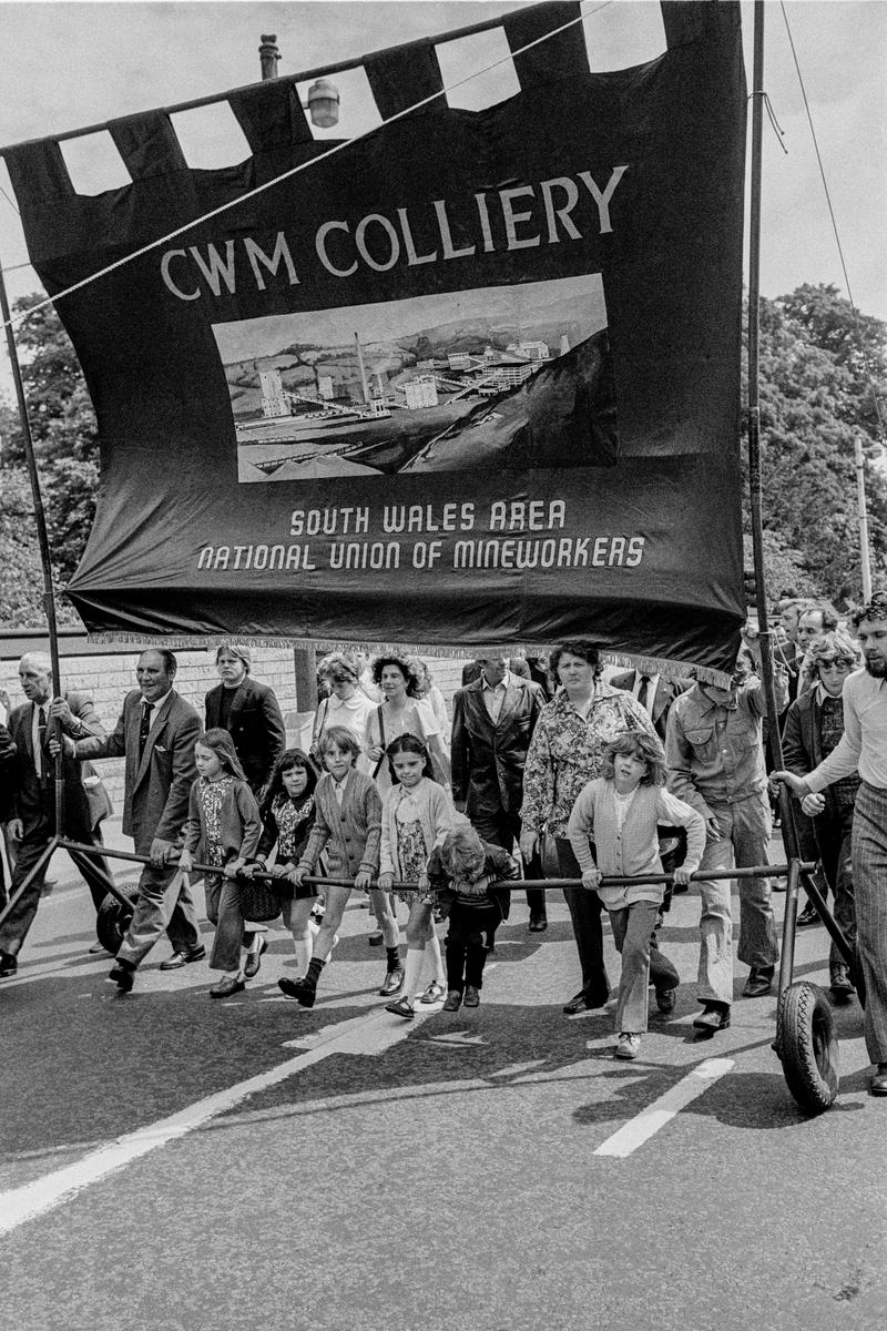GB. WALES. Cardiff. South Wales Miners Gala. Carrying the local banner. 1973.