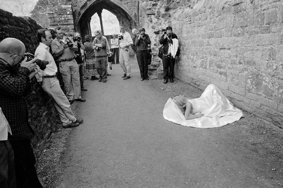 GB. WALES. Tintern. Wedding Photography shooting workshop held in the Abbey. 2006.