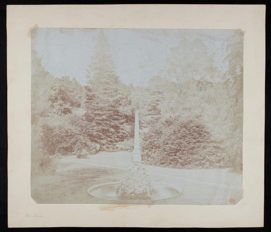 Blenheim Palace, fountain in garden