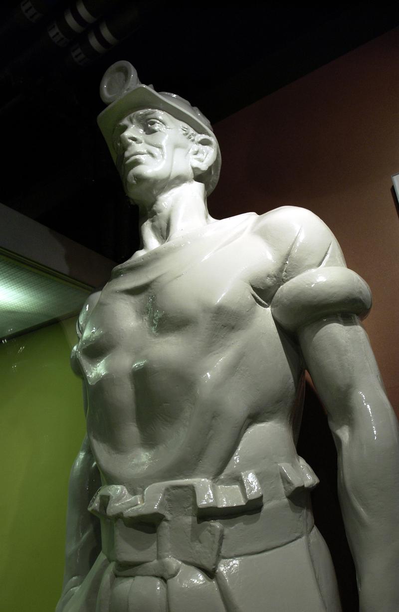 Statue of a miner holding a lamp by A. Barney Seale.