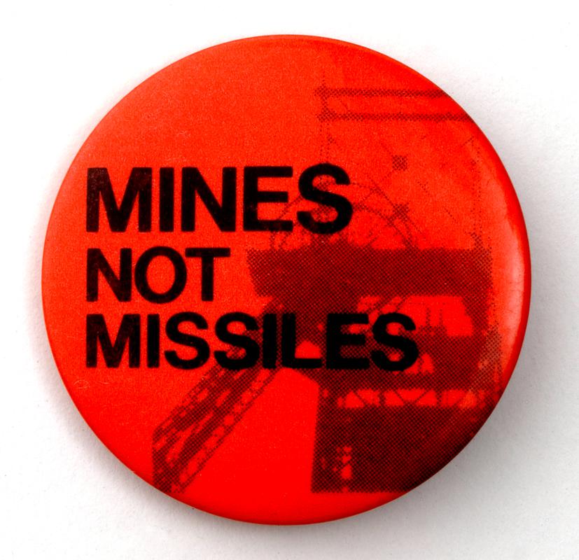 Lapel badge &quot;Mines Not Missiles&quot;