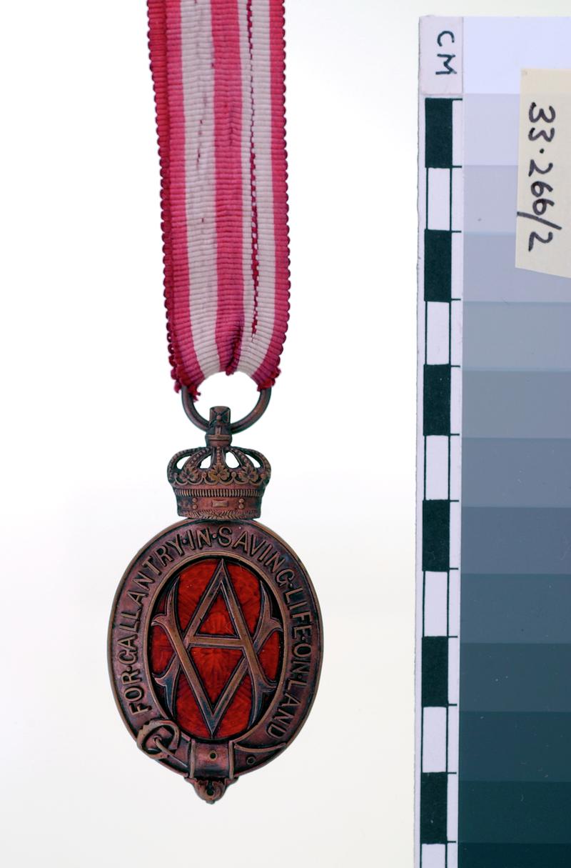 Bronze Albert Medal, presented to Isaiah Thomas (obverse)