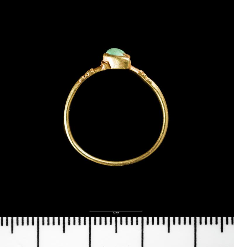 Medieval gold finger-ring