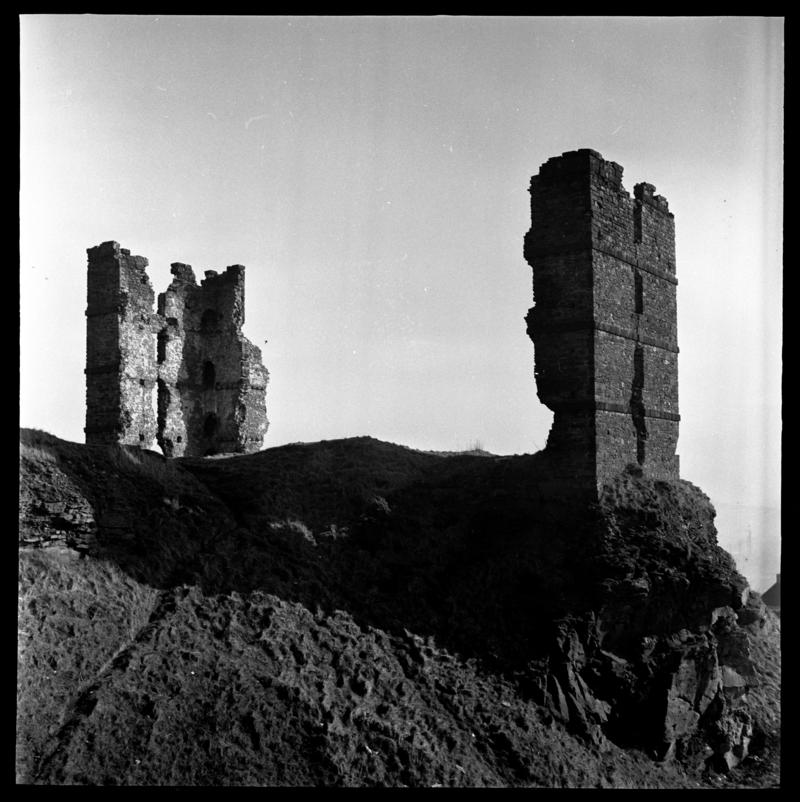 Morris Castle, negative