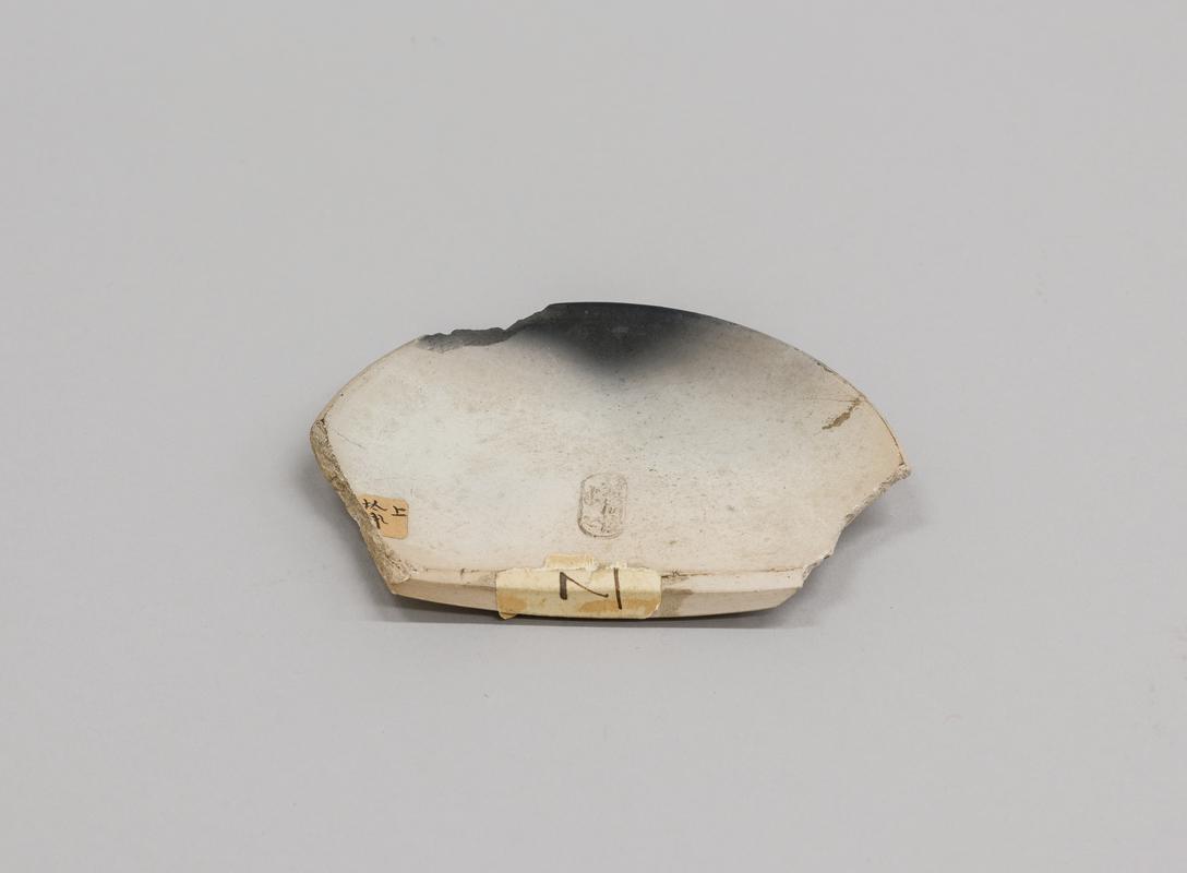 ceramic plaque (mae-gawara)