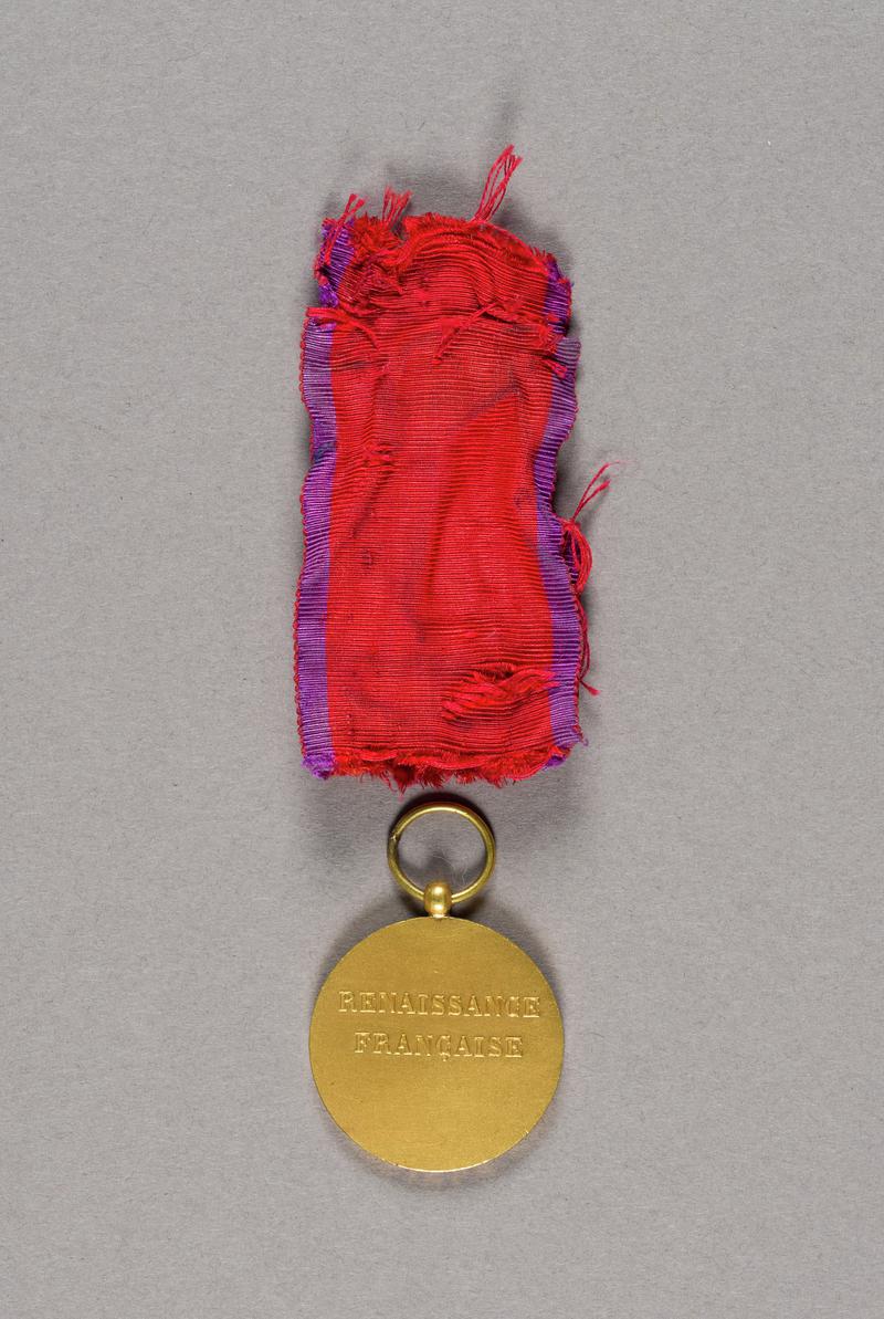 Medal presented to Clara Novello Davies at the Paris Exhibition, 1937. Reverse.