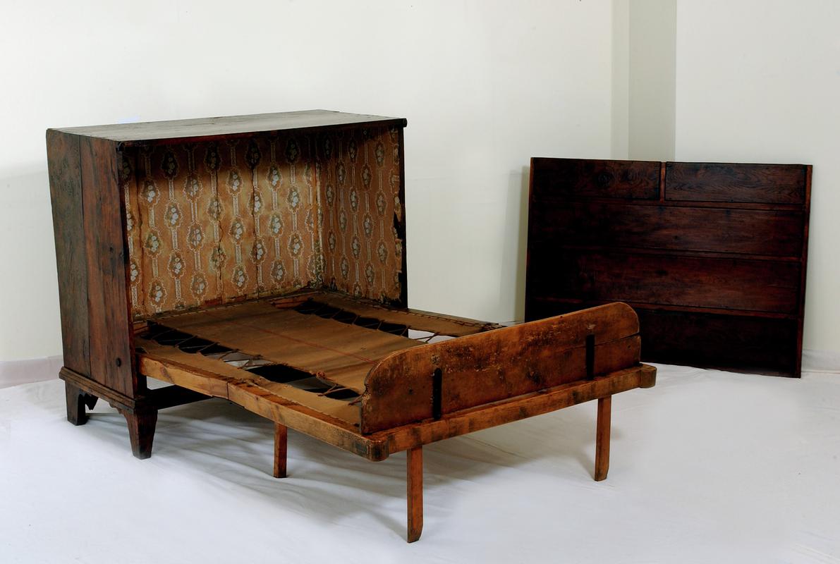 Cupboard bed
