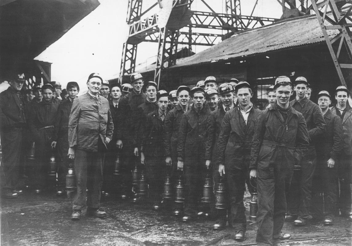 Bevin Boys and instructors at Oakdale Colliery