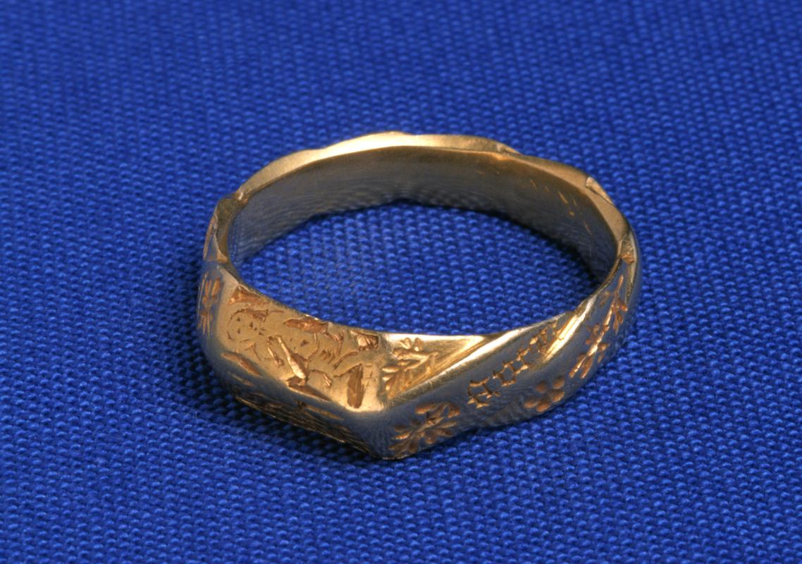 Medieval gold finger ring