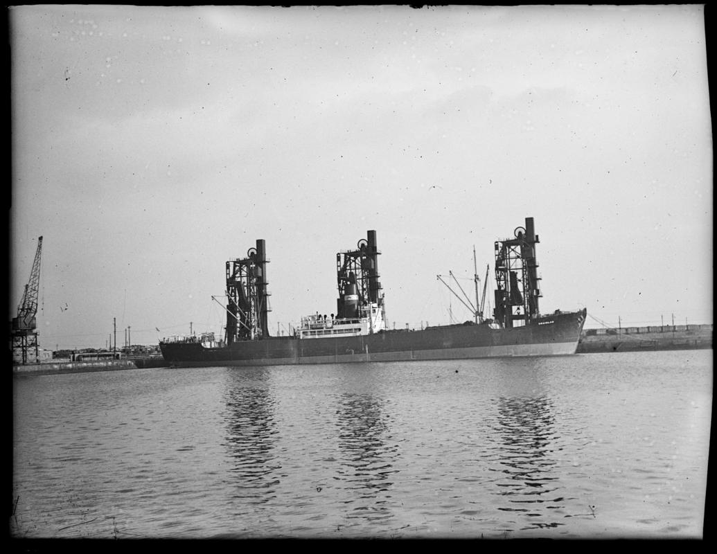 Starboard broadside view of S.S. GRAIGLAS, at Cardiff Dock, c.1947/1948.