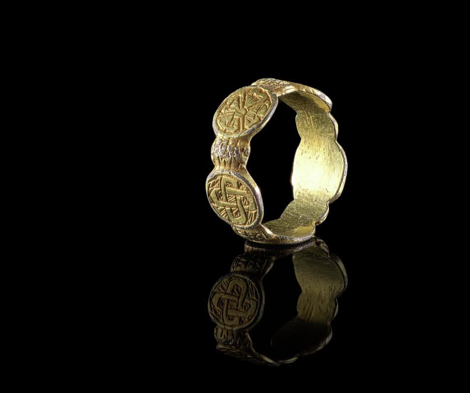 Medieval silver-gilt finger ring