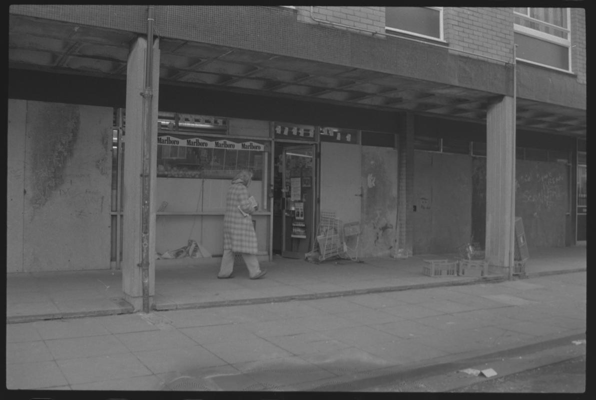 Shop at Loudoun Square, Butetown.