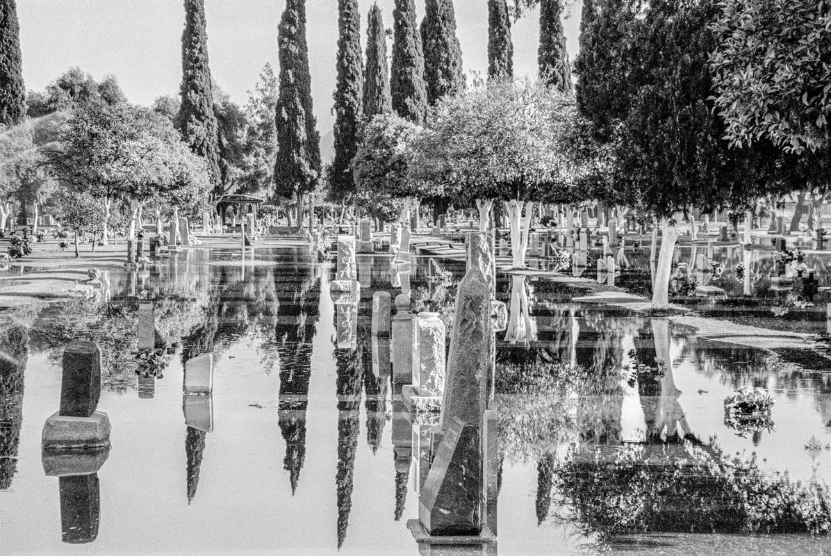USA. ARIZONA. Tempe. Cemetery flooded at the time that the district gardens are watered. 2002