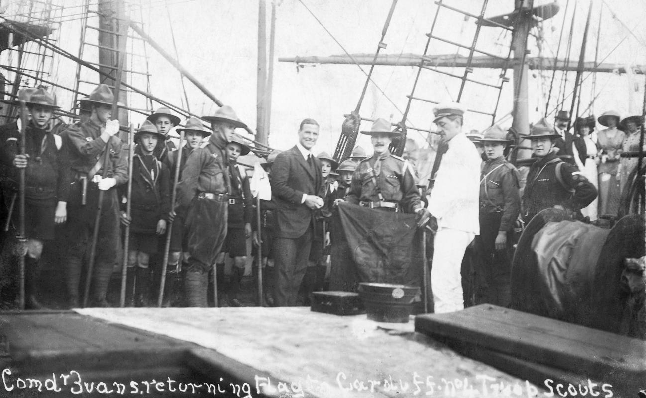 Postcard : Comdr Evans returning Flag to Cardiff no4 Troop Scouts